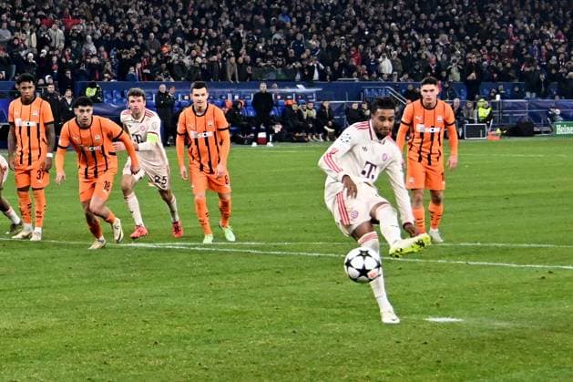 10 12 2024, xsltx, Football UEFA Champions League, Shakhtar Donetsk FC Bayern Munich emspor, v l Michael Olise FC Bayern Muenchen Torschuetze, erzielt das Tor, Treffer, scores the goal 1 3 DFL DFB REGULATIONS PROHIBIT ANY USE OF PHOTOGRAPHS as IMAGE SEQUENCES and or QUASI VIDEO Gelsenkirchen