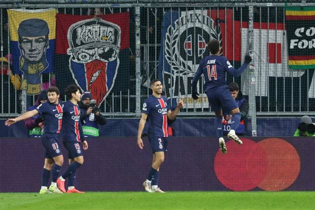 SOCCER - UEFA CL, RBS vs PSG SALZBURG,AUSTRIA,10.DEC.24 - SOCCER - UEFA Champions League, Red Bull Salzburg vs Paris Saint German. Image shows the rejoicing of scorer Desire Doue (PSG) with his teammates.  GEPAxpictures xDavidxGeieregger