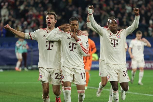 UEFA Champions League Shakhtar Donetsk FC Bayern Munich on 10 12 2024 at the Arena auf Schalke in Gelsenkirchen Cheering, goal celebration, goal scorer, goal scorer Michael Olise Muenchen 17 cheers with the team after his goal for 1 to 3, here with Thomas Müller Mueller Muller Muenchen 25 MH