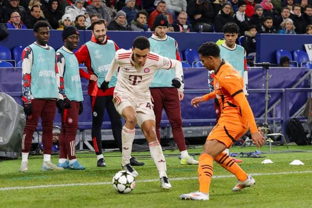 GELSENKIRCHEN, 10-12-2024 , Stadium Veltins-Arena , football, Champions League, season 2024 2025, Bayern Munchen bench players looking during the match Shakhtar Donetsk - Bayern Munchen Shakhtar Donetsk - Bayern Munchen  x26978566x Copyright: