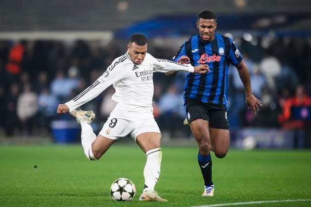 Atalanta BC v Real Madrid CF - UEFA Champions League Kylian Mbappe of Real Madrid CF competes for the ball with Isak Hien of Atalanta BC during the UEFA Champions League 2024 25 league phase football match between Atalanta BC and Real Madrid CF. Bergamo Italy Copyright: xNicolòxCampox