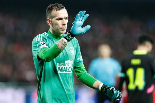 GUINGAMP, 10-12-2024. Stade de Roudourou. UEFA Champions League season 2024 25, match between PSV and Stade Brest 29, Stade Brest goalkeeper Marco Bizot Brest - PSV  x26978653x Copyright: