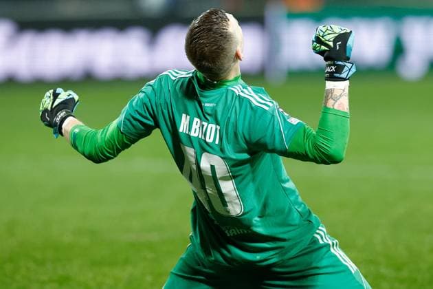 GUINGAMP, 10-12-2024. Stade de Roudourou. UEFA Champions League season 2024 25, match between PSV and Stade Brest 29, Stade Brest goalkeeper Marco Bizot Brest - PSV  x26978657x Copyright: