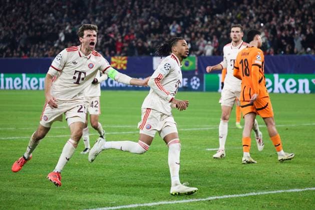 Goal for FC Bayern for 3 1 Michael Olise Muenchen 17 , Celebration with Thomas Mueller Muenchen 25 , GER, Shakhtar Donetsk FC Bayern Muenchen, Football, Champions League, Matchday 6, Season 2024 2025, 10 12 2024 GER, Shakhtar Donetsk FC Bayern Muenchen, Football, Champions League, Matchday 6, Season 2024 2025, 10 12 2024 Gelsenkirchen Copyright: xEibner-Pressefoto JoergxNiebergax EP_JNL