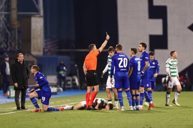 Zagreb, 10.12.2024. - Maksimir Stadium, UEFA CHAMPIONS LEAGUE - 2024 25, League phase, Matchday 6, GNK Dinamo - Celtic. Referee showing yellow card 