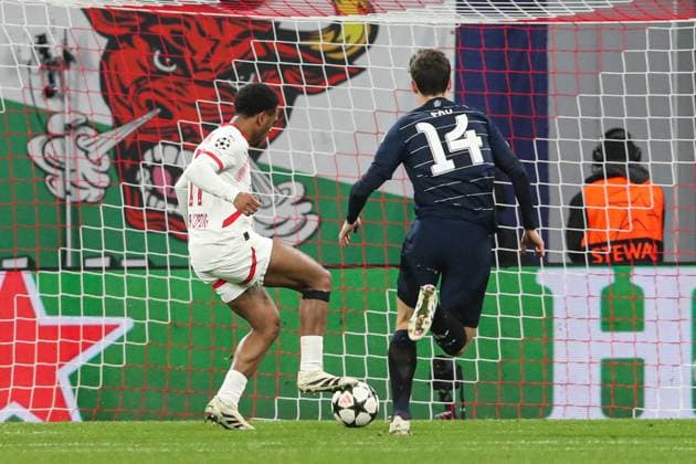 Goalscorer Lois Openda RB Leipzig,11 scores to 1 1 Champions League league phase season 2024 2025 RB Leipzig vs Aston Villa at the Red Bull Arena in Leipzig action,football,Germany,man,men,10 12 2024