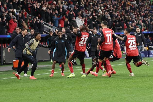 GER, UEFA CL, Bayer 04 Leverkusen GER vs Inter Milan ITA , 10 12 2024, BayArena, Leverkusen, GER, UEFA CL, Bayer 04 Leverkusen GER vs Inter Milan ITA , , in picture goal celebration jubilation, 1 0 by Nordi Mukiele Leverkusen 23 , with Xabi Alonso Headcoach Bayer 04 Leverkusen ,Martin Terrier Leverkusen 11 , Exequiel Palacios Leverkusen 25 , nordphotoxGmbHx xMeuter nph00351