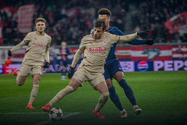 SOCCER - UEFA CL, RBS vs PSG SALZBURG,AUSTRIA,10.DEC.24 - SOCCER - UEFA Champions League, Red Bull Salzburg vs Paris Saint German. Image shows Nicolas Capaldo (RBS) and Desire Doue (PSG).  GEPAxpictures xWolfgangxKofler