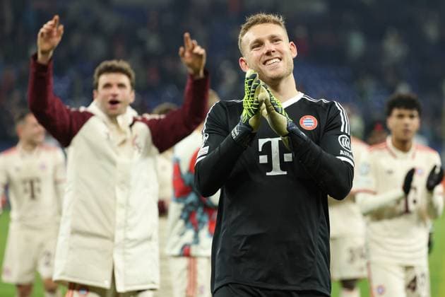 UEFA Champions League Shakhtar Donetsk FC Bayern Munich on 10 12 2024 at the Arena auf Schalke in Gelsenkirchen Goalkeeper Daniel Peretz Muenchen 18 is satisfied, claps, claps, applauds, applauds MH