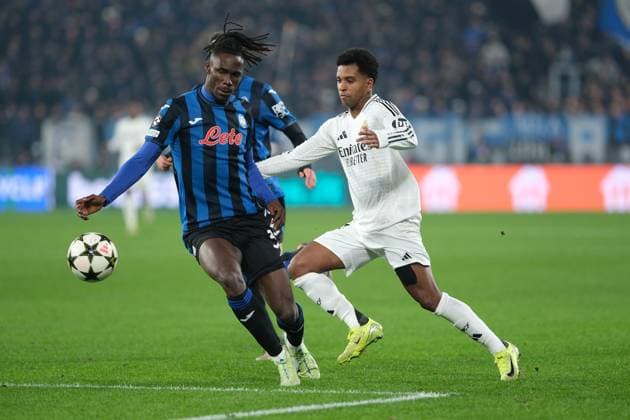 Odilon Kossounou of Atalanta BC 1907 in action during the UEFA Champions League 2024 2025 League Phase MD6 football match between Atalanta BC and Real Madrid CF at Gewiss Stadium on December 10, 2024, Bergamo, Italy.  Copyright: xRobertoxTommasini IPAxSportx xipa-agency.netx xx IPA_52290458 IPA_Agency_IPA52290458