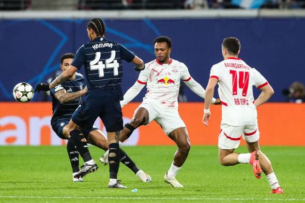 Lois Openda RB Leipzig,11 vs Boubacar Kamara Aston Villa,44 Champions League league stage season 2024 2025 RB Leipzig vs Aston Villa at the Red Bull Arena in Leipzig action,football,Germany,man,men,10 12 2024