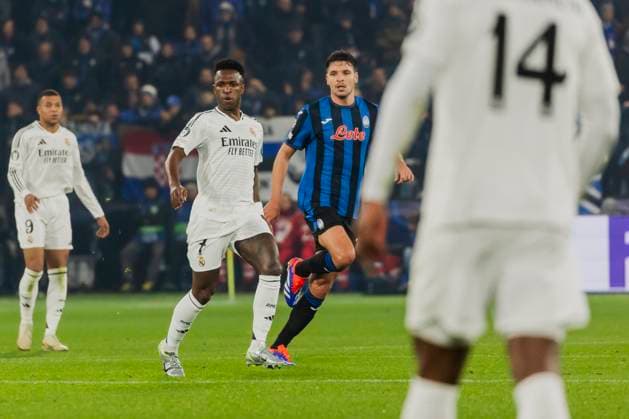 Atalanta BC v Real Madrid C.F. - UEFA Champions League 2024 25 League Phase MD6 Vinicius Junior plays during the UEFA Champions League 2024 25 match between Atalanta BC and Real Madrid in Bergamo, Italy, on December 10, 2024, at Gewiss Stadium Bergamo Italy  Copyright: xMairoxCinquettix originalFilename:cinquetti-atalanta241210_npBtz.jpg