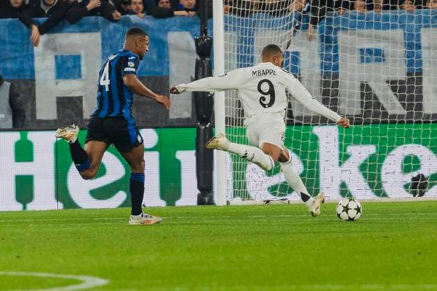 Atalanta BC v Real Madrid C.F. - UEFA Champions League 2024 25 League Phase MD6 Kylian Mbappe is in action during the UEFA Champions League 2024 25 match between Atalanta BC and Real Madrid in Bergamo, Italy, on December 10, 2024, at Gewiss Stadium Bergamo Italy  Copyright: xMairoxCinquettix originalFilename:cinquetti-atalanta241210_nplL7.jpg
