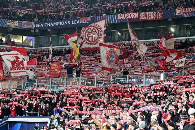 10 12 2024, xsltx, Football UEFA Champions League, Shakhtar Donetsk FC Bayern Munich emspor, v l Bayern Muenchen München, Fans, Mood, Scarves, Emotions, Spectators, Visitors, Ultras, Schickeria DFL DFB REGULATIONS PROHIBIT ANY USE OF PHOTOGRAPHS as IMAGE SEQUENCES and or QUASI VIDEO Gelsenkirchen