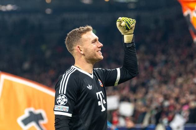 10 12 2024, Football UEFA Champions League, Season 2024 2025, Matchday 06, Shakhtar Donetsk FC Bayern Muenchen at the Veltins Arena in Gelsenkirchen Daniel Peretz FC Bayern Muenchen, 18 thanks the fans Photo Kirchner Media TH Copyright: xKirchner-Media THx