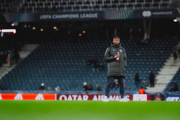 UEFA Champions League : FC Salzburg - Paris Saint Germain SALZBURG, DECEMBER 10: Dorgeles Nene of FC Salzburg inspects the pitch prior to the UEFA Champions League league phase match FC Salzburg vs. Paris Saint Germain on December 10, 2024 in Salzburg, Austria. Copyright: xAndreasxSchaadx-xFCxRedxBullxSalzburgx _AS17965LR