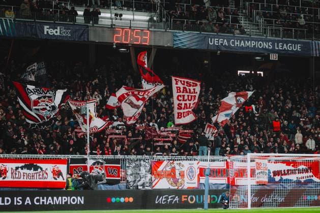 UEFA Champions League : FC Salzburg - Paris Saint Germain SALZBURG, DECEMBER 10: Fans of FC Salzburg cheer their team prior to the UEFA Champions League league phase match FC Salzburg vs. Paris Saint Germain on December 10, 2024 in Salzburg, Austria. Copyright: xAndreasxSchaadx-xFCxRedxBullxSalzburgx _AS18216LR