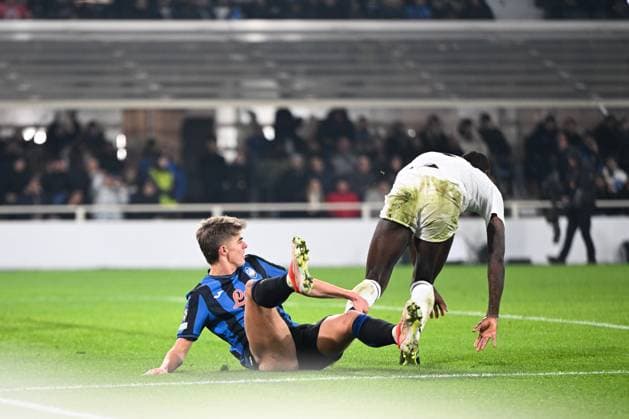 Atalanta BC v Real Madrid C.F. - UEFA Champions League 2024 25 League Phase MD6 Charles De Ketelaere of Atalanta BC is in action during the UEFA Champions League Group Stage match, phase MD6, between Atalanta BC and Real Madrid CF in Bergamo, Italy, on December 10, 2024, at Gewiss Stadium. Bergamo Italy  Copyright: xTizianoxBallabiox originalFilename:ballabio-atalanta241210_np6Aj.jpg