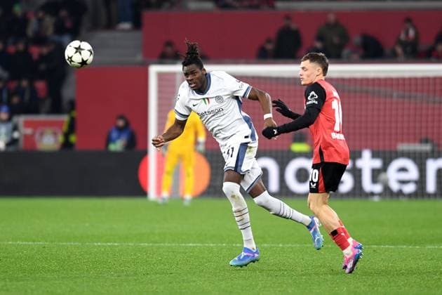 Yann Bisseck Inter Milan and Florian Wirtz Bayer 04 Leverkusen in a duel during the UEFA Champions League 2024 25 League Phase MD6 match between Bayer 04 Leverkusen and Inter Milan, BayArena on December 10, 2024 in Leverkusen, Germany, Germany Photo by Ralf Treese DeFodi Images Yann Bisseck Inter Milan and Florian Wirtz Bayer 04 Leverkusen in a duel during the UEFA Champions League 2024 25 League Phase MD6 match between Bayer 04 Leverkusen and FC Internazionale Milano at BayArena on December 10, 2024 in Leverkusen, Germany Defodi 521 LEVINT20241210 043 Defodi-521