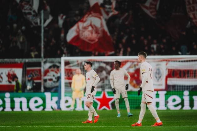 UEFA Champions League : FC Salzburg - Paris Saint Germain SALZBURG, DECEMBER 10: Oscar Gloukh and Petar Ratkov of FC Salzburg react with disappointment during the UEFA Champions League league phase match FC Salzburg vs. Paris Saint Germain on December 10, 2024 in Salzburg, Austria. Copyright: xAndreasxSchaadx-xFCxRedxBullxSalzburgx _AS23683LR