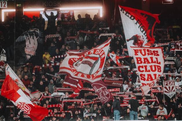 UEFA Champions League : FC Salzburg - Paris Saint Germain SALZBURG, DECEMBER 10: Fans of FC Salzburg cheer their team during the UEFA Champions League league phase match FC Salzburg vs. Paris Saint Germain on December 10, 2024 in Salzburg, Austria. Copyright: xAndreasxSchaadx-xFCxRedxBullxSalzburgx _AS23750LR