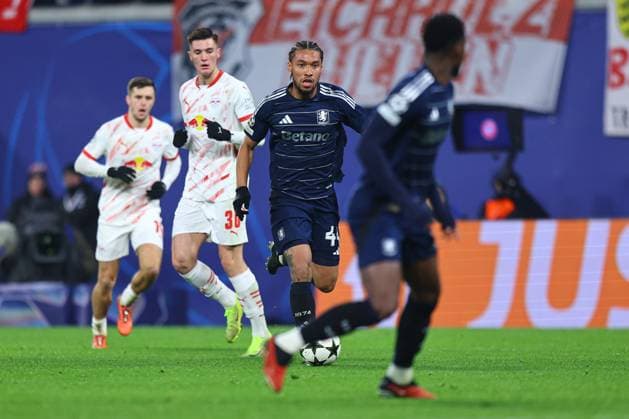2024.12.10 Lipsk pilka nozna UEFA Liga Mistrzow sezon 2024 2025 RB Lipsk - Aston Villa FC N z Boubacar Kamara Foto Pawel Andrachiewicz PressFocus 2024.12.10 Leipzig Football - UEFA Champions League season 2024 2025 RB Leipzig - Aston Villa FC Boubacar Kamara Credit: Pawel Andrachiewicz PressFocus NEWSPIX.PL --- newspix.pl POLAND OUT! 