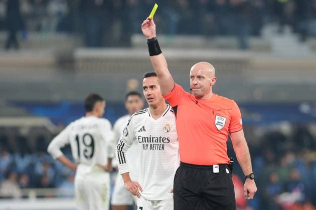 Atalanta BC v Real Madrid C.F. - UEFA Champions League 2024 25 League Phase MD6 The referee of the match, Szymon Marciniak from Poland, shows the yellow card during the UEFA Champions League 2024 2025 League Phase MD6 football match between Atalanta BC and Real Madrid CF at Gewiss Stadium in Bergamo, Italy, on December 10, 2024. Bergamo Italy  Copyright: xRobertoxTommasinix originalFilename:tommasini-atalanta241210_np9bZ.jpg