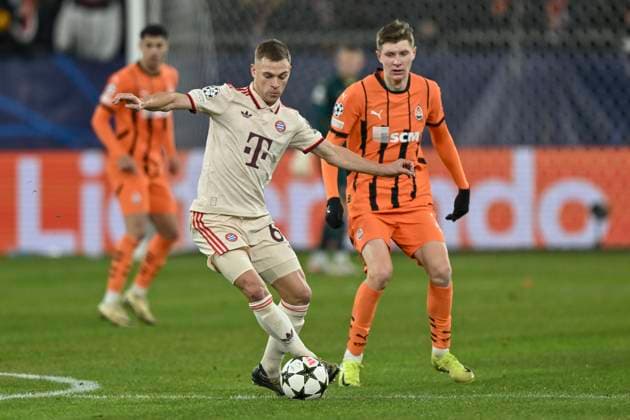 from left in duel Joshua Kimmich Muenchen 6 Artem Bondarenko Shakhtar Donetsk 21 10 12 2024 Football Champions League, Shakhtar Donetsk vs FC Bayern Muenchen, Veltins Arena, Gelsenkirchen, NRW Germany Copyright: xpepphotox xHorstxMauelshagenx pep00321, pep_20241210_hm_8182