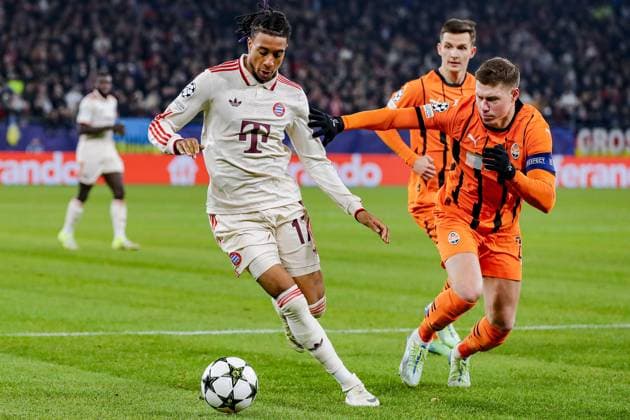 GELSENKIRCHEN, 10-12-2024 , Stadium Veltins-Arena , football, Champions League, season 2024 2025, Bayern Munchen player Michael Olise and Shakhtar Donetsk player Artem Bondarenko during the match Shakhtar Donetsk - Bayern Munchen Shakhtar Donetsk - Bayern Munchen  x26981421x Copyright: