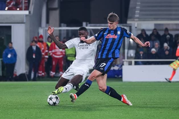 BERGAMO, ITALY - DECEMBER 10: Atalanta s Charles De Ketelaere and Real Madrid™s Antonio Rudiger during the Champions League football match between Atalanta and Real Madrid C.F. at the Gewiss Stadium on December 10, 2024 in Bergamo, Italy. (Photo by Stefano Nicoli Speed Media Icon Sportswire) SOCCER: DEC 10 Champions League 2024 25 - Atalanta v Real Madrid C.F EDITORIAL USE ONLY Icon24121003995