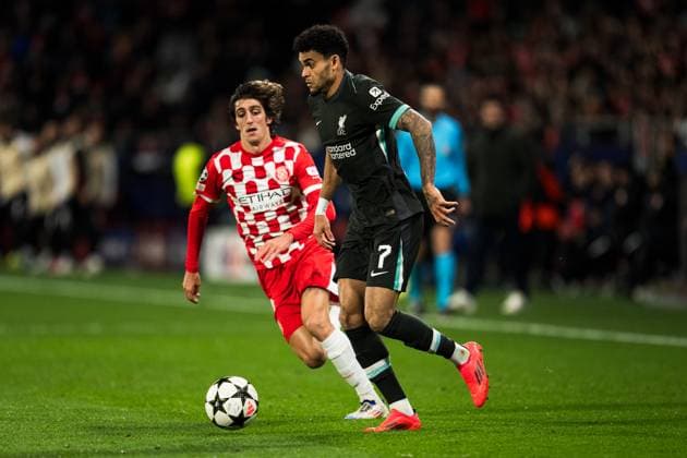 (241211) -- GIRONA, Dec. 11, 2024 -- Luis Diaz (R) of Liverpool vies with Bryan Gil of Girona FC during the UEFA Champions League football match between Liverpool and Girona FC in Girona, Spain, Dec. 10, 2024. (Photo by Xinhua) (SP)SPAIN-GIRONA-FOOTBALL-CHAMPIONS LEAGUE-GIRONA FC VS LIVERPOOL JoanxGosa 