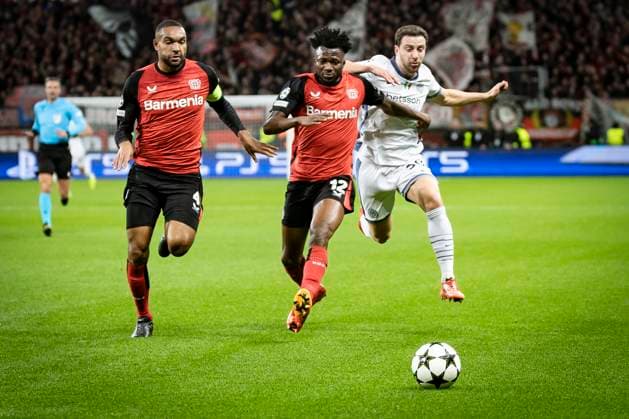 UEFA Champions League, Bayer 04 Leverkusen Inter Milan 10 12 2024 Jonathan Tah Bayer 04 Leverkusen, 4 , Edmond Tapsoba Bayer 04 Leverkusen, 12 and Carlos Augusto Zopolato Neves Inter Milan, 30 in a running duel UEFA Champions League, Bayer 04 Leverkusen Inter Milan, match day 6 on 10 12 2024 at BayArena in Leverkusen Copyright: xBEAUTIFULxSPORTS AxelxKohringx