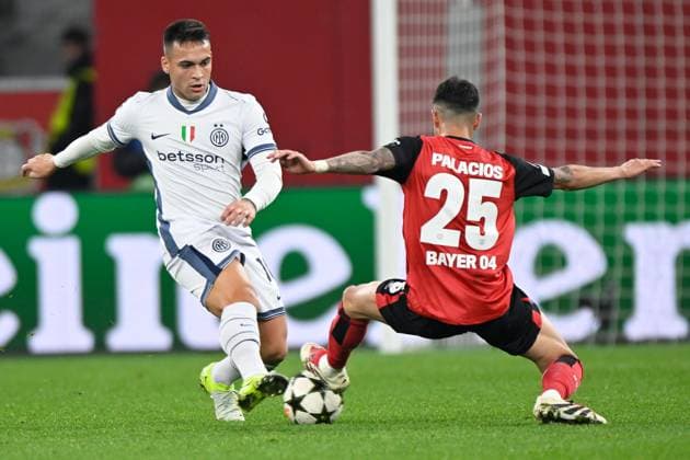 (241211) -- LEVERKUSEN, Dec. 11, 2024 -- Exequiel Palacios (R) of Bayer 04 Leverkusen vies with Lautaro Martinez of Inter Milan during the UEFA Champions League match between Bayer 04 Leverkusen and Inter Milan in Leverkusen, Germany, Dec. 10, 2024. (Photo by Xinhua) (SP)GERMANY-LEVERKUSEN-FOOTBALL-UEFA CHAMPIONS LEAGUE-LEVERKUSEN VS INTER MILAN UlrichxHufnagel 