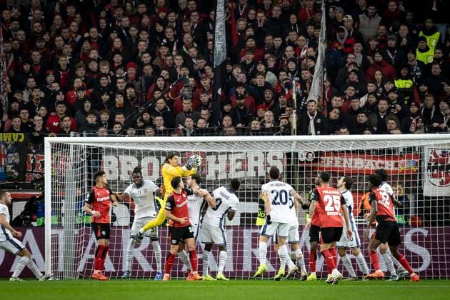 UEFA Champions League, Bayer 04 Leverkusen Inter Milan 10 12 2024 Yann Sommer Inter Milan, 1 catches the ball safely after a corner UEFA Champions League, Bayer 04 Leverkusen Inter Milan, matchday 6 on 10 12 2024 at BayArena in Leverkusen Copyright: xBEAUTIFULxSPORTS AxelxKohringx