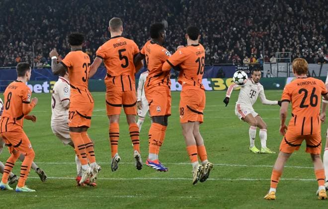Free kick by Leroy Sane Bayern Muenchen 10 12 2024, Football UEFA Champions League 2024 25, Matchday 6 in Gelsenkirchen, Shakhtar Donetsk FC Bayern Munich 1 5 Gelsenkirchen Veltins Arena North Rhine-Westphalia Germany Team2