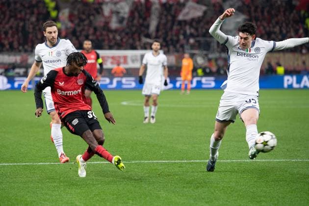 Jeremie FRIMPONG LEV vs Alessandro BASTONI Inter action, duel, Football Champions League, Matchday 6, Bayer 04 Leverkusen LEV Inter Milan Inter 1 0 on 10 12 2024 in Leverkusen Germany UEFA regulations prohibit any use of photographs as image sequences and or quasi video Â
