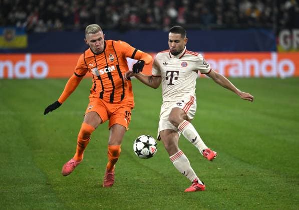 Raphael Guerreiro Bayern Muenchen , Oleksandr Zubkov Shakhtar Donetsk , v re 10 12 2024, Football UEFA Champions League 2024 25, Matchday 6 in Gelsenkirchen, Shakhtar Donetsk FC Bayern Munich 1 5 Gelsenkirchen Veltins Arena North Rhine-Westphalia Germany Team2