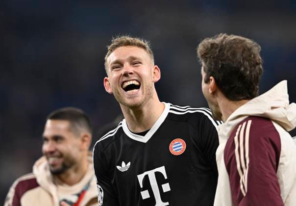 Final celebration M, goalkeeper Daniel PERETZ M with Thomas MUELLER r Müller, M Football Champions League, Matchday 6, Shakhtar Donetsk FC Bayern Muenchen M 1 5, on 10 12 2024 in Gelsenkirchen Germany UEFA regulations prohibit any use of photographs as image sequences and or quasi video Â
