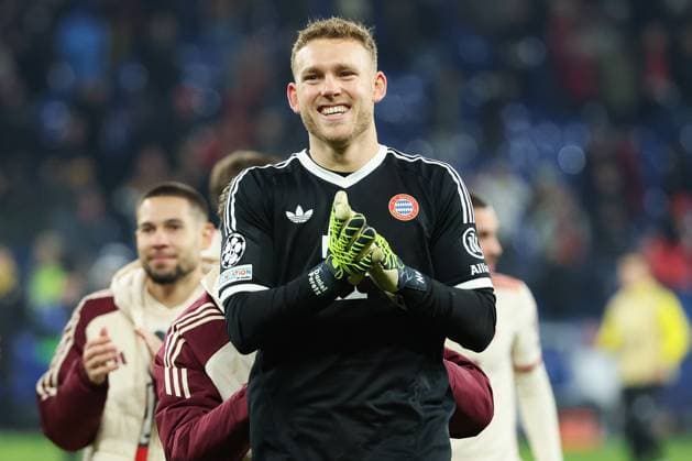 UEFA Champions League Shakhtar Donetsk FC Bayern Munich on 10 12 2024 at the Arena auf Schalke in Gelsenkirchen Thomas Müller Mueller Muller Muenchen 25 pushes goalkeeper Daniel Peretz Muenchen 18 to the fans MH