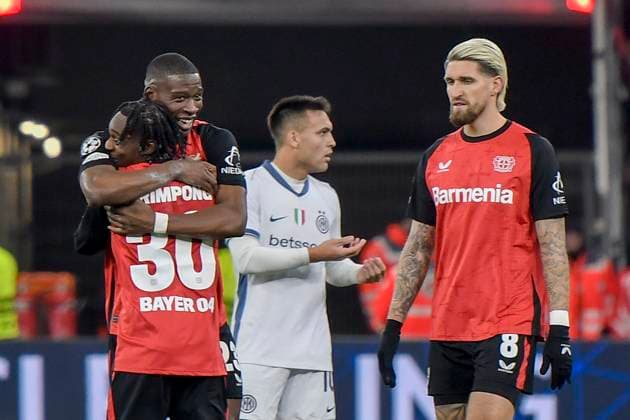 Final cheer Final cheer Emotion Joy Nordi Mukiele Leverkusen 23 Jeremie Frimpong Leverkusen 30 10 12 2024 Soccer Champions League, Bayer Leverkusen vs Inter Milan , BayArena, Leverkusen, NRW Germany Copyright: xpepphotox xSaschaxWeizx pep00321, pep_20241210_hm_10824