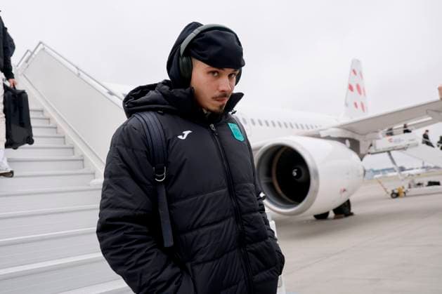 Slavia Praha v RSC Anderlecht - UEFA Europa League Media Activities 11 12 2024 PRAGUE, CZECH REPUBLIC - DECEMBER 11 : Dendoncker Leander defender of RSC Anderlecht pictured during arrival at the airport of Prague prior the UEFA Europa League 2024 25 League Phase MD6 match between Slavia Praha and RSC Anderlecht on December 11, 2024 in Prague, Czech Republic, 11 12 2024 Prague Czech Republic  Copyright: xJanxDexMeuleneirx