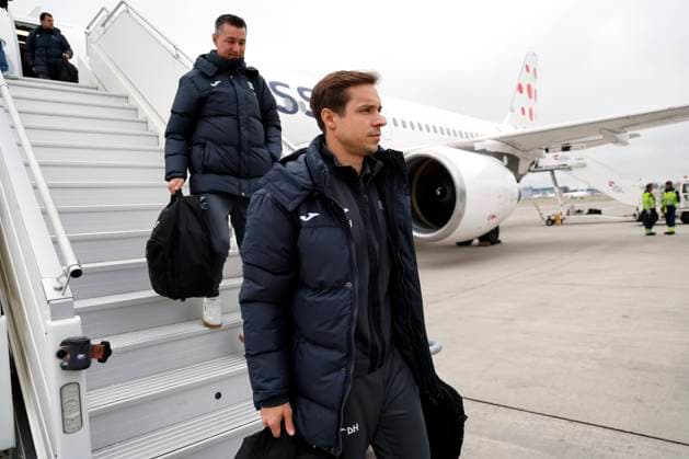 Slavia Praha v RSC Anderlecht - UEFA Europa League Media Activities 11 12 2024 PRAGUE, CZECH REPUBLIC - DECEMBER 11 : Hubert David head coach of RSC Anderlecht pictured during arrival at the airport of Prague prior the UEFA Europa League 2024 25 League Phase MD6 match between Slavia Praha and RSC Anderlecht on December 11, 2024 in Prague, Czech Republic, 11 12 2024 Prague Czech Republic  Copyright: xJanxDexMeuleneirx
