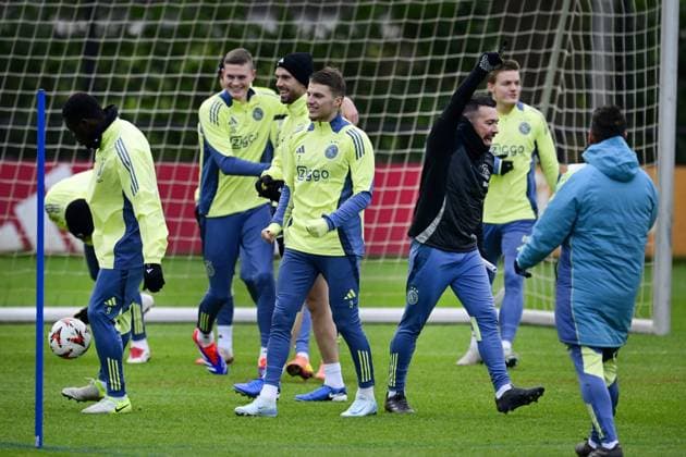 AMSTERDAM - Coach Francesco Rafioli of Ajax during training prior to the Europa League match against SS Lazio Roma at the Johan Cruijff ArenA on Dec. 11, 2024 in Amsterdam, Netherlands. ANP OLAF CRACK UEFA Europa League 2024 25 xVIxANPxSportx xxANPxIVx 515465129 originalFilename: 515465129.jpg
