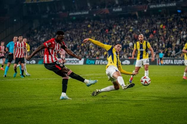 776199425 Inaki Williams of Athletic Club shoots for the goal during the match. Fenerbahce and Athletic Club faced each other in the UEFA Europa League 2024 25 League Phase MD6, the match took place at Sukru Saracoglu Stadium on December 11, 2024 Istanbul Istanbul Turkey Copyright: xYagizxGurtugx