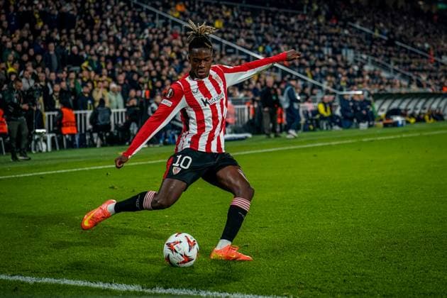 776199425 Nico Williams of Athletic Club crosses the ball during the match. Fenerbahce and Athletic Club faced each other in the UEFA Europa League 2024 25 League Phase MD6, the match took place at Sukru Saracoglu Stadium on December 11, 2024 Istanbul Istanbul Turkey Copyright: xYagizxGurtugx