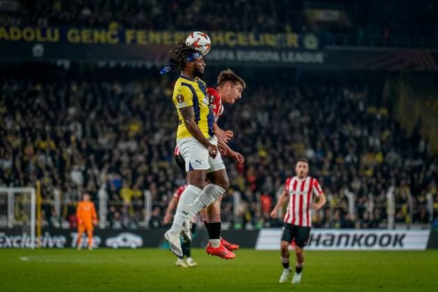 776199425 Allan Saint-Maximin of Fenerbahce heads the ball during the match. Fenerbahce and Athletic Club faced each other in the UEFA Europa League 2024 25 League Phase MD6, the match took place at Sukru Saracoglu Stadium on December 11, 2024 Istanbul Istanbul Turkey Copyright: xYagizxGurtugx