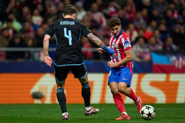 ESP: Atletico de Madrid v Slovan Bratislava. UEFA Champions League match. Date 6 Julian Alvarez of Atletico de Madrid and Guram Kashia of SK Slovan Bratislava during the UEFA Champions League match, date 6, between Atletico de Madrid and Slovan Bratislava played at Riyadh Air Metropolitano Stadium on December 11, 2024 in Madrid Spain. kpng Copyright: xCesarxCebollax xPRESSINPHOTOx PS_241211_ATM_SLO_009