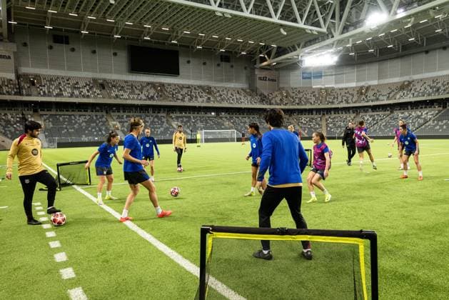 241211 Players of FC Barcelona during a training session on December 11, 2024 in Stockholm Photo Michael Campanella BILDBYRAN COP 313 MC0118 fotboll football soccer fotball damn uefa womens champions league barcelona femini press conference training bbeng  Copyright: MICHAELxCAMPANELLA BB241211MC044