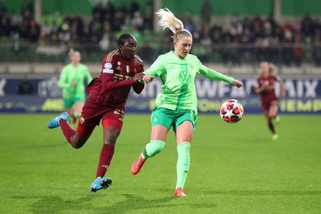 VfL vs AS Roma, CL Women Wolfsburg, 11 12 2024, FOOTBALL VfL Wolfsburg vs AS Roma, group round Champions League Women, season 2024 25 Hawa Cissoko AS Roma , Rebecka Blomqvist VfL Wolfsburg Wolfsburg