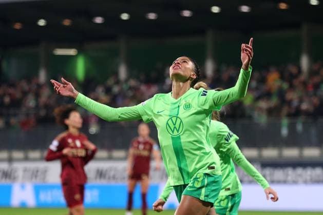 Sport Themen der Woche KW50 Sport Bilder des Tages VfL vs. AS Rom, CL Frauen Wolfsburg, 11.12.2024, FUßBALL - VfL Wolfsburg vs. AS Rom, Gruppenrunde Champions League Frauen, Saison 2024 25. Sveindis Jonsdottir (VfL Wolfsburg) jubelt nach ihrem Tor zum 3:1 Wolfsburg *** VfL vs AS Roma, CL Women Wolfsburg, 11 12 2024, FOOTBALL VfL Wolfsburg vs AS Roma, group round Champions League Women, 2024 season 25 Sveindis Jonsdottir VfL Wolfsburg celebrates after her goal to make it 3 1 Wolfsburg